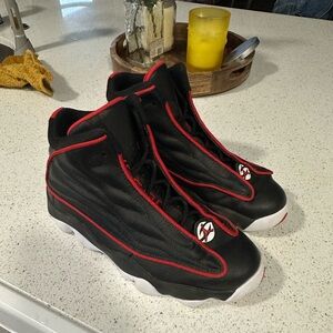 Boys Nike Jordan basketball shoes size 5.5